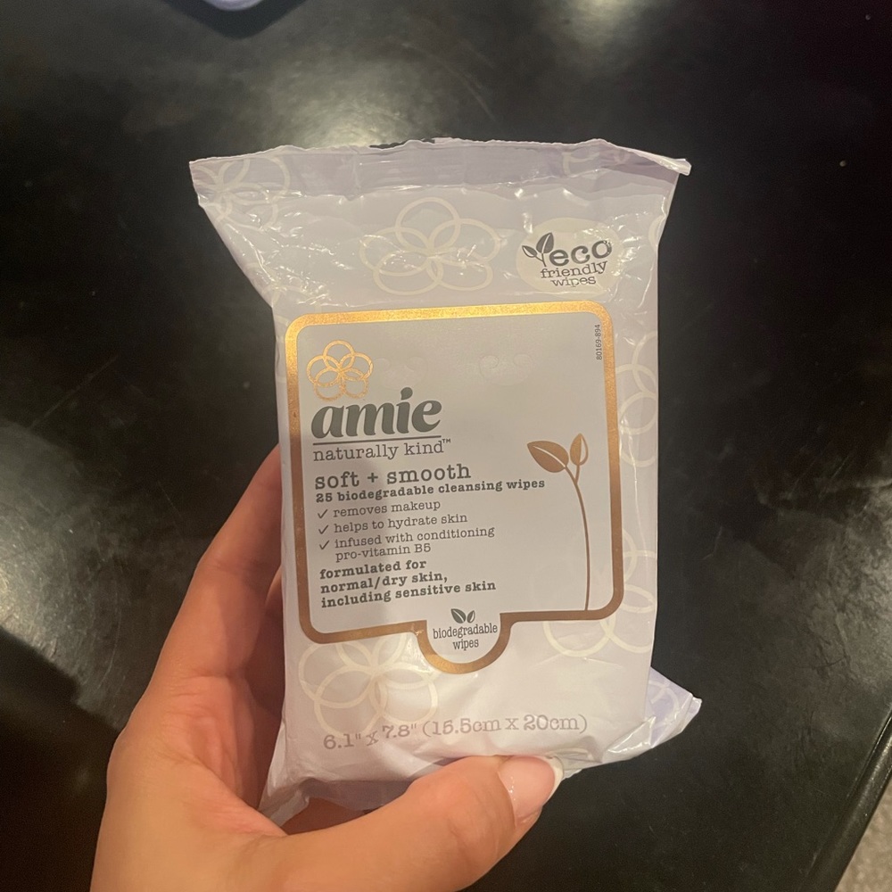 Makeup remover wipes